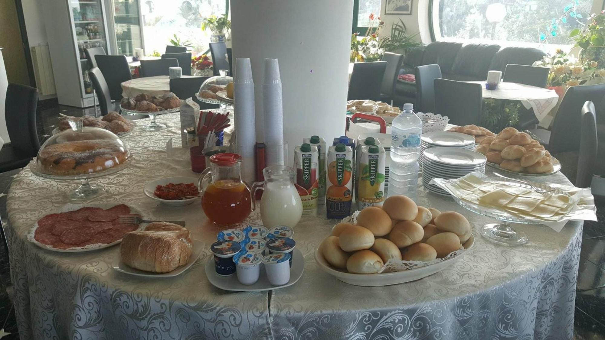 Hotel Falco D'Oro Cisternino Kültér fotó