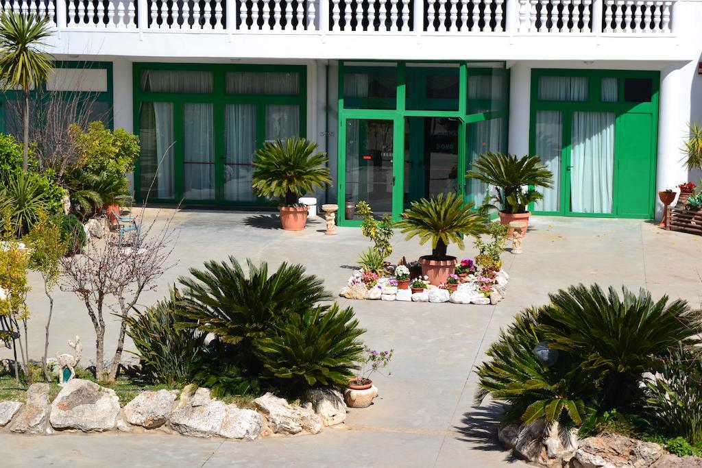Hotel Falco D'Oro Cisternino Kültér fotó