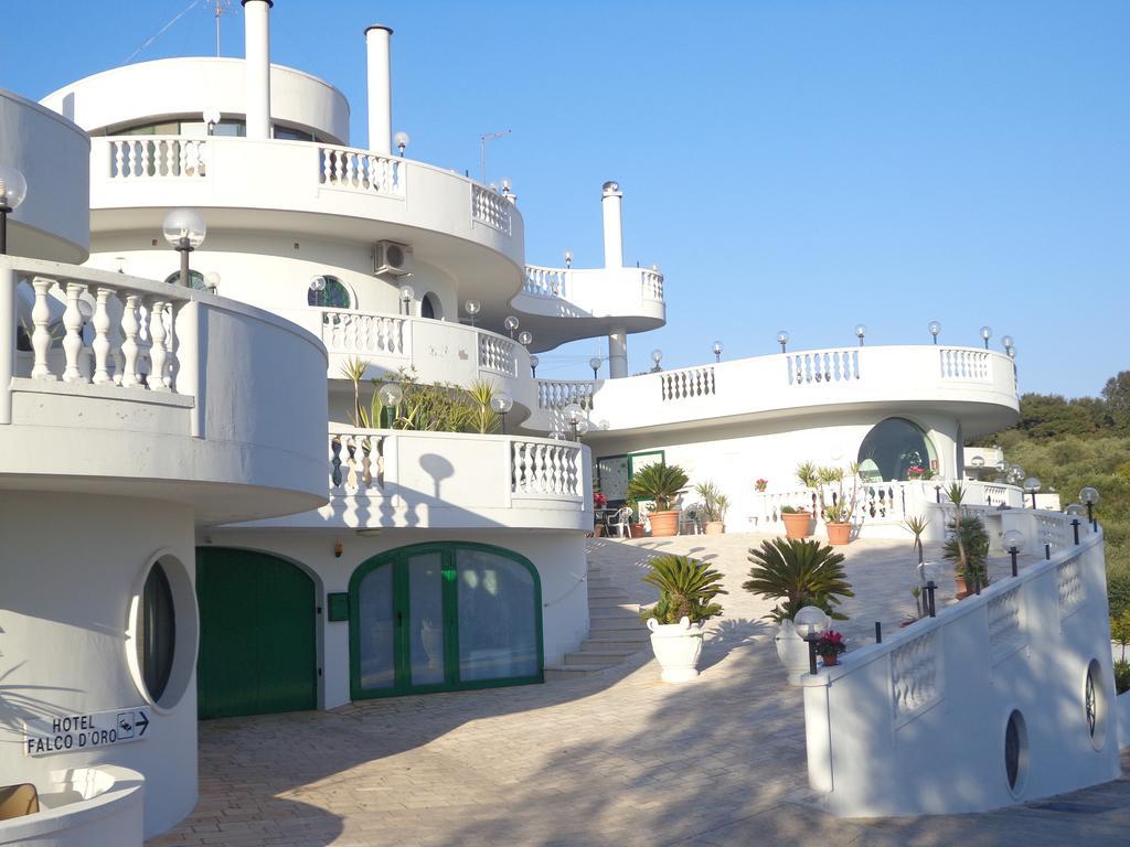 Hotel Falco D'Oro Cisternino Kültér fotó