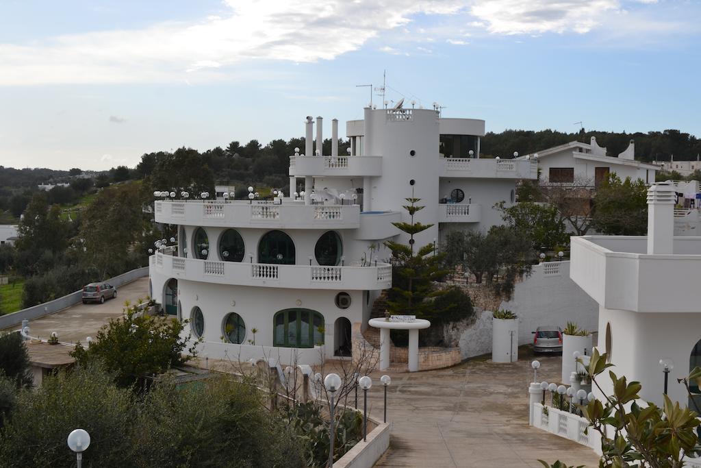 Hotel Falco D'Oro Cisternino Kültér fotó
