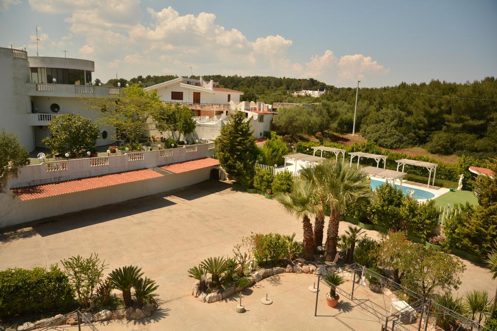 Hotel Falco D'Oro Cisternino Kültér fotó