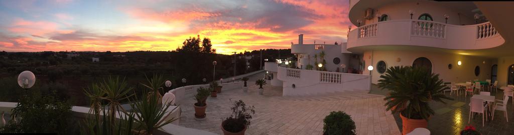Hotel Falco D'Oro Cisternino Kültér fotó