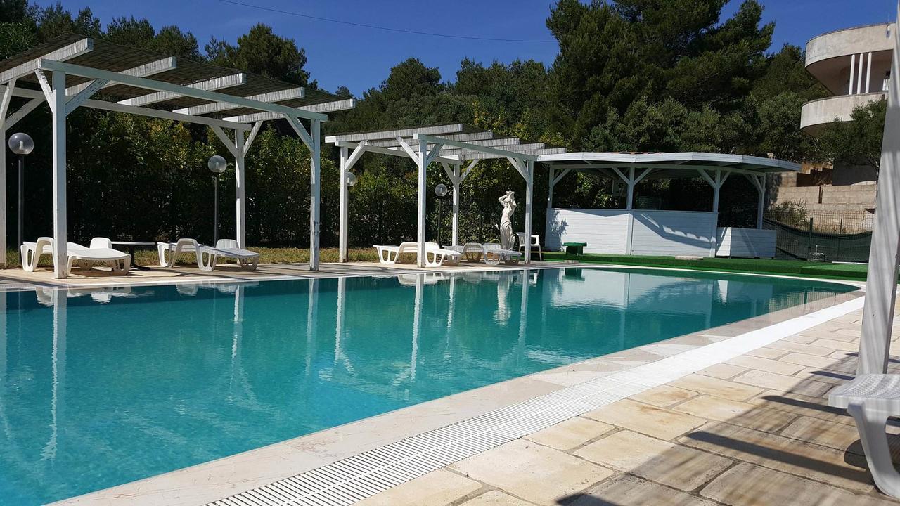 Hotel Falco D'Oro Cisternino Kültér fotó