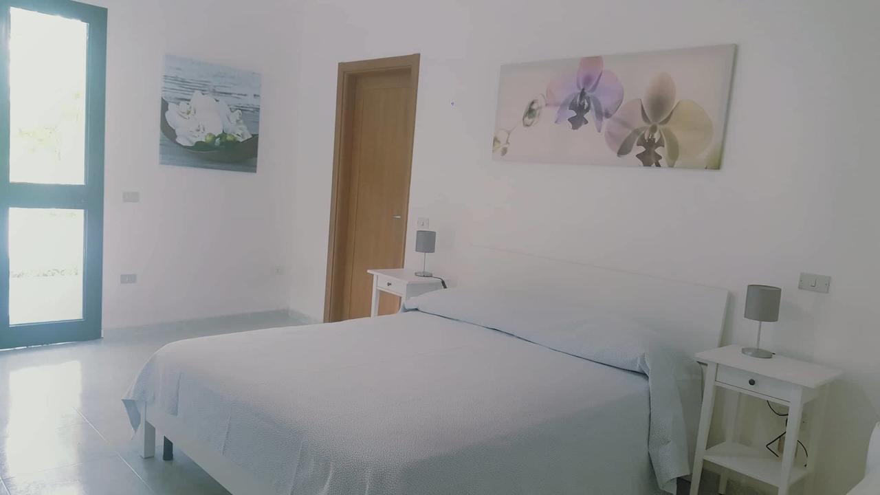 Hotel Falco D'Oro Cisternino Kültér fotó