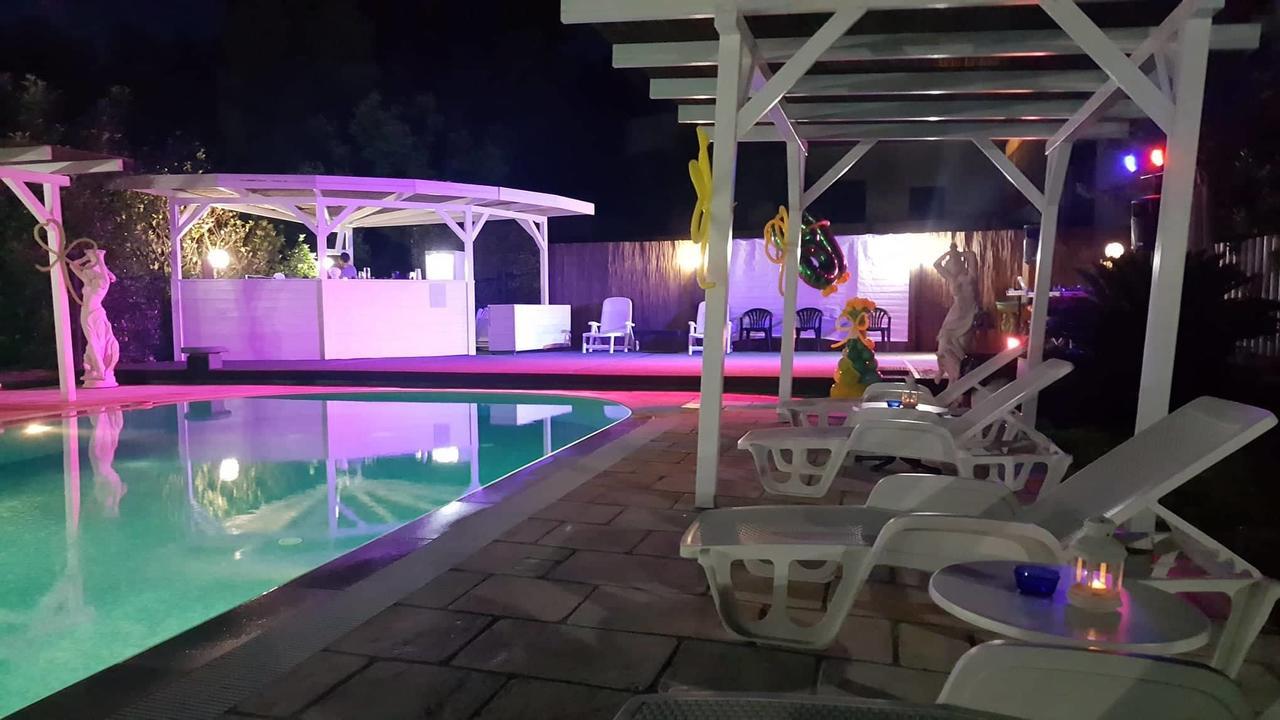 Hotel Falco D'Oro Cisternino Kültér fotó