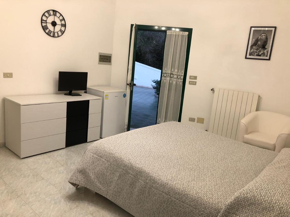Hotel Falco D'Oro Cisternino Kültér fotó