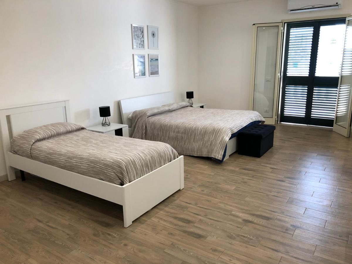 Hotel Falco D'Oro Cisternino Kültér fotó
