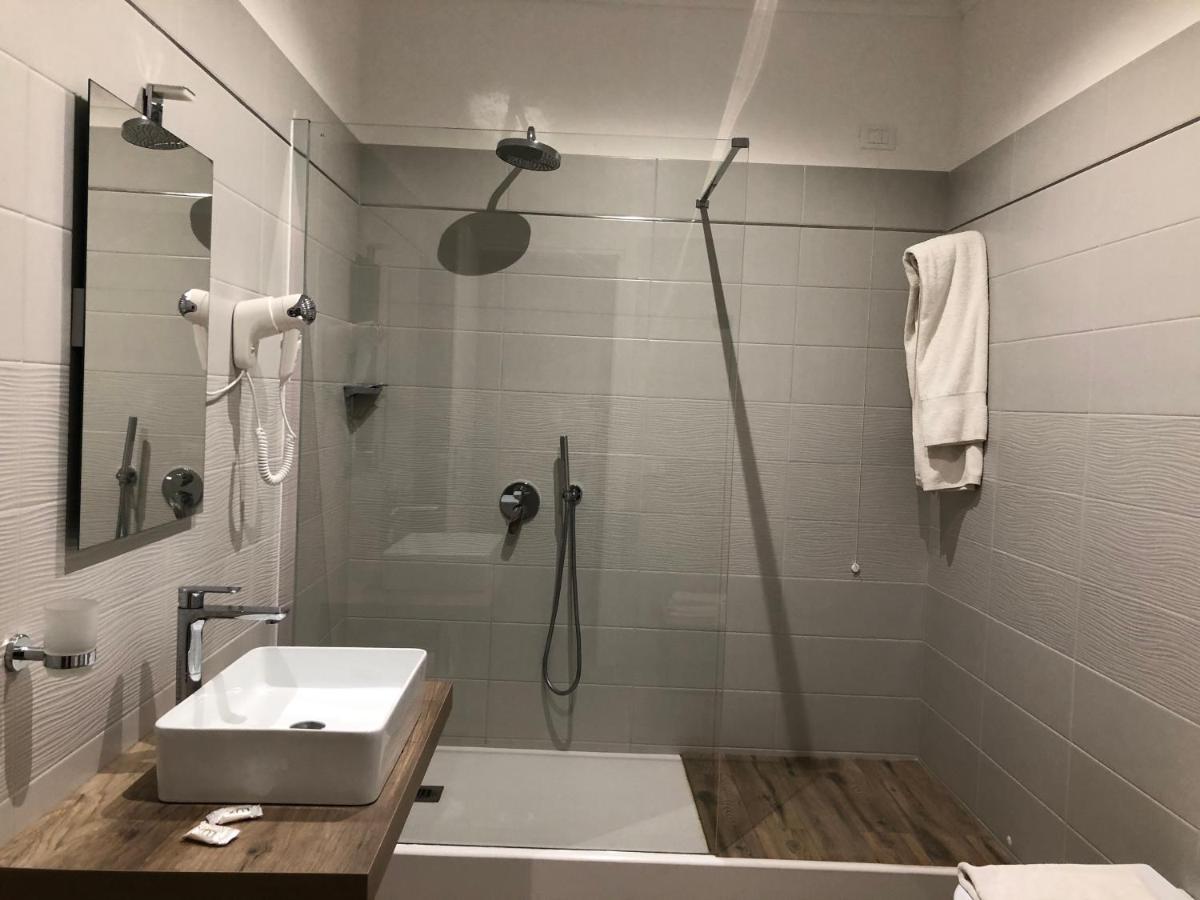 Hotel Falco D'Oro Cisternino Kültér fotó