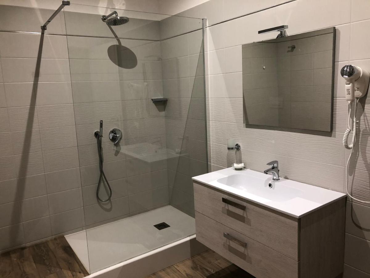 Hotel Falco D'Oro Cisternino Kültér fotó
